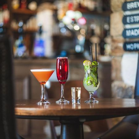 Black Horse Hotel Грасингтън Екстериор снимка